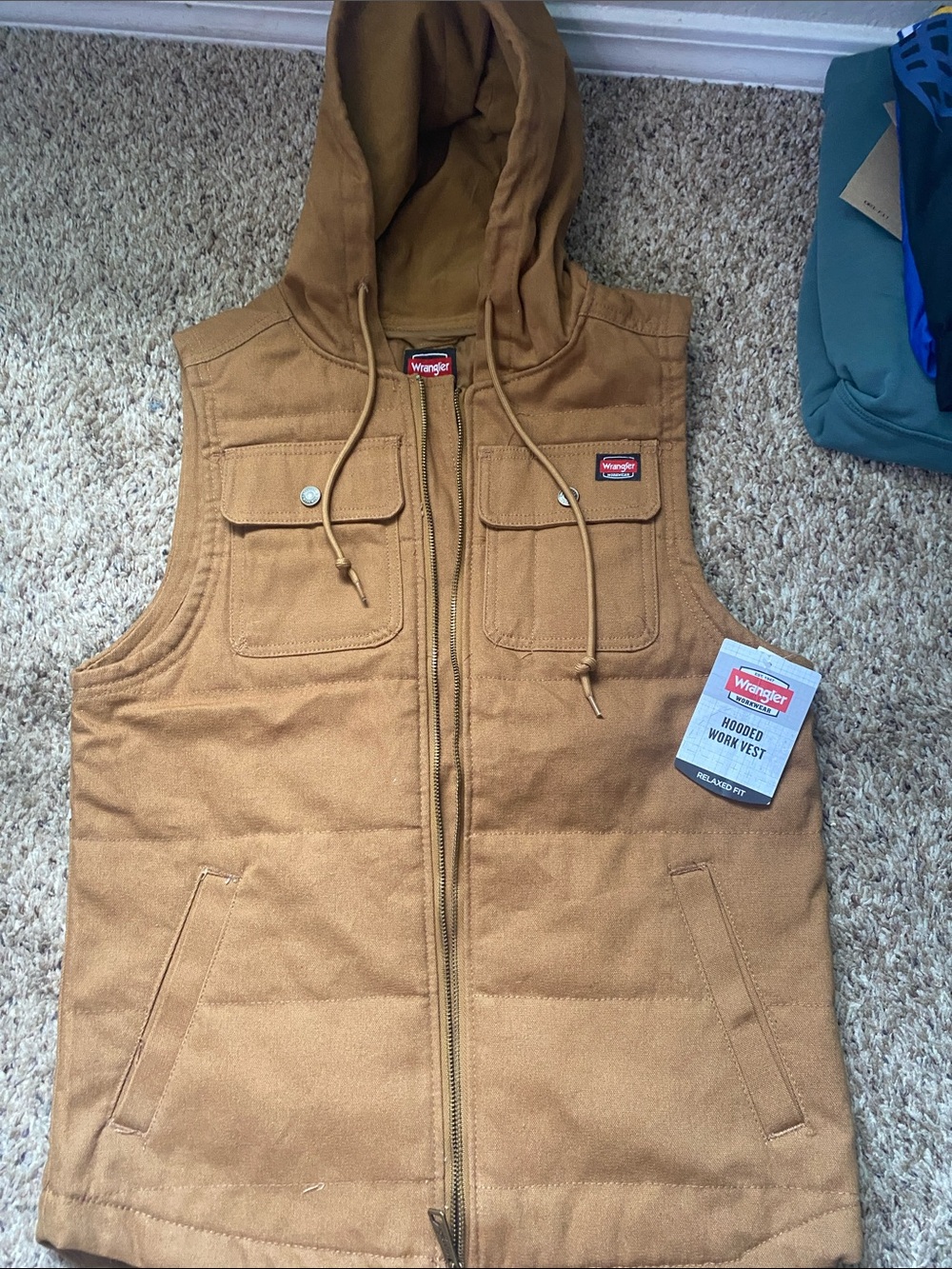 Wrangler Quilted Hooded Vest in Brown